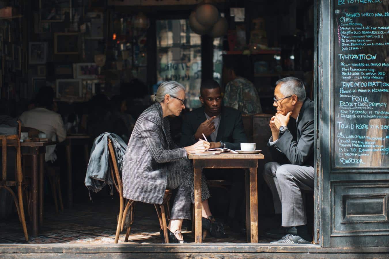 philosophe meditant sur types de connaissances