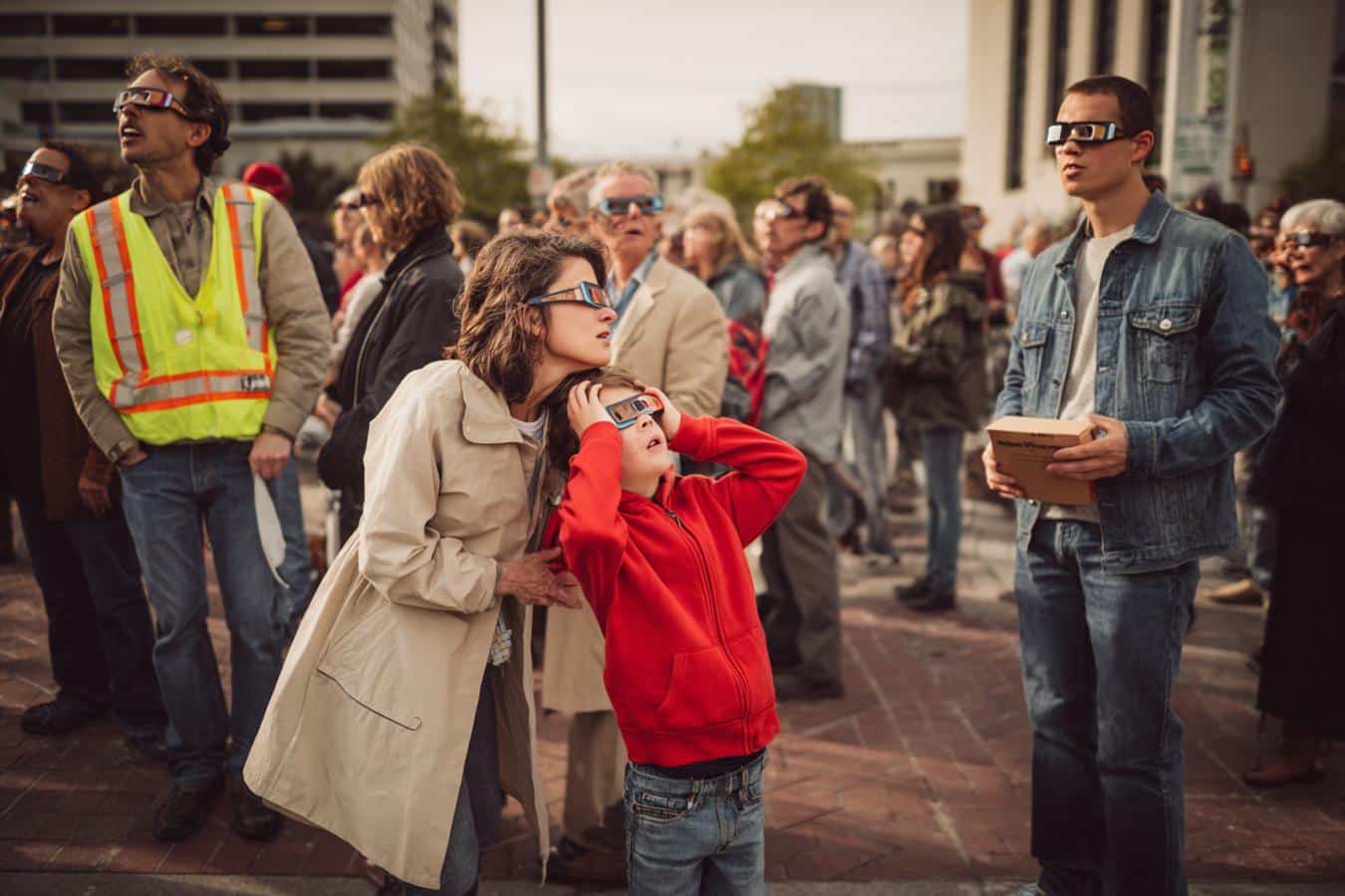 protection yeux eclipse lunettes solaires